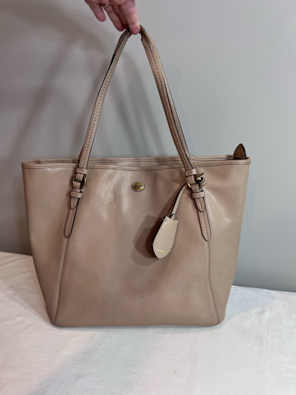 Coach Peyton cream tan buttercream saffiano leather gold hardware fair condition